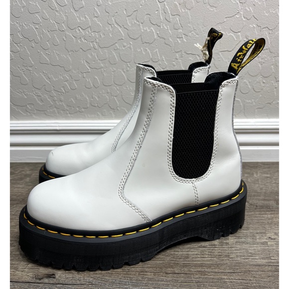 NEW Dr. Martens 2976 Quad Platform Chelsea Boot White Smooth Leather US 7 - Picture 4 of 11